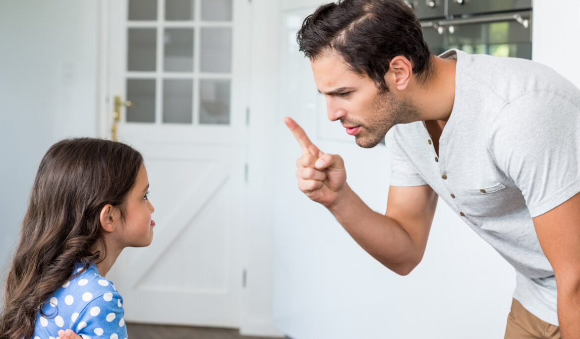 Separazione addebitabile al marito ‘padre padrone’: secondario il tradimento perpetrato dalla moglie